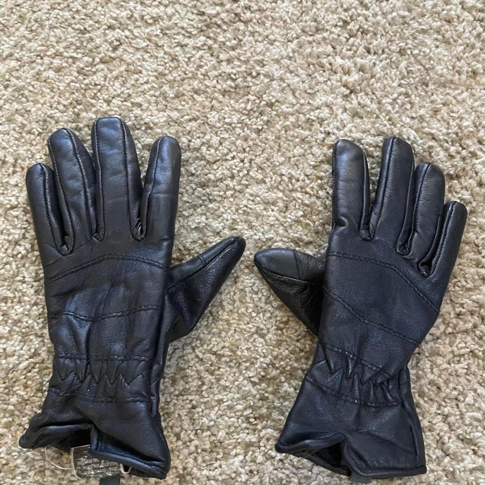 Black leather gloves with textured stitching insulated womens S quiet luxury
